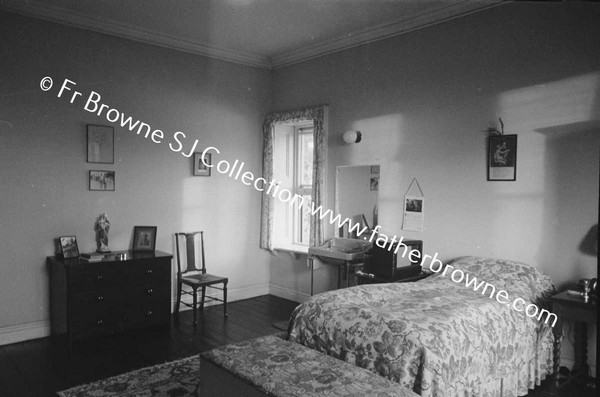 VICARSTOWN GRATTEN LODGE BEDROOM